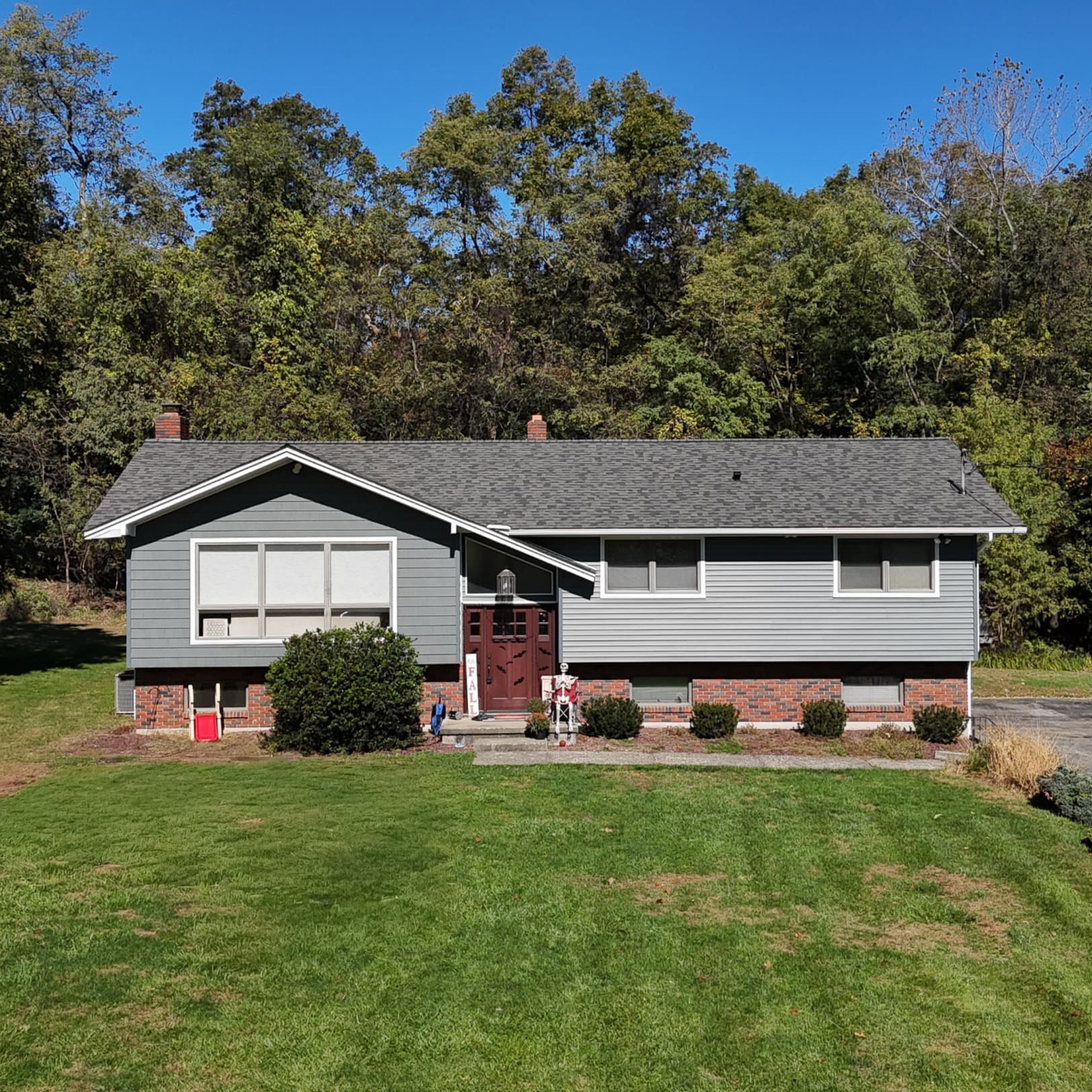 Raised ranch home with new roof and siding in New Windsor, NY